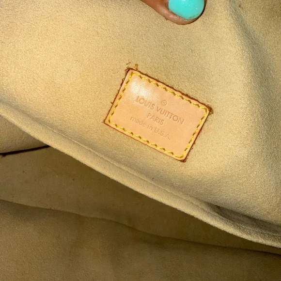 Louis Vuitton Manhattan GM - Picture 15 of 16